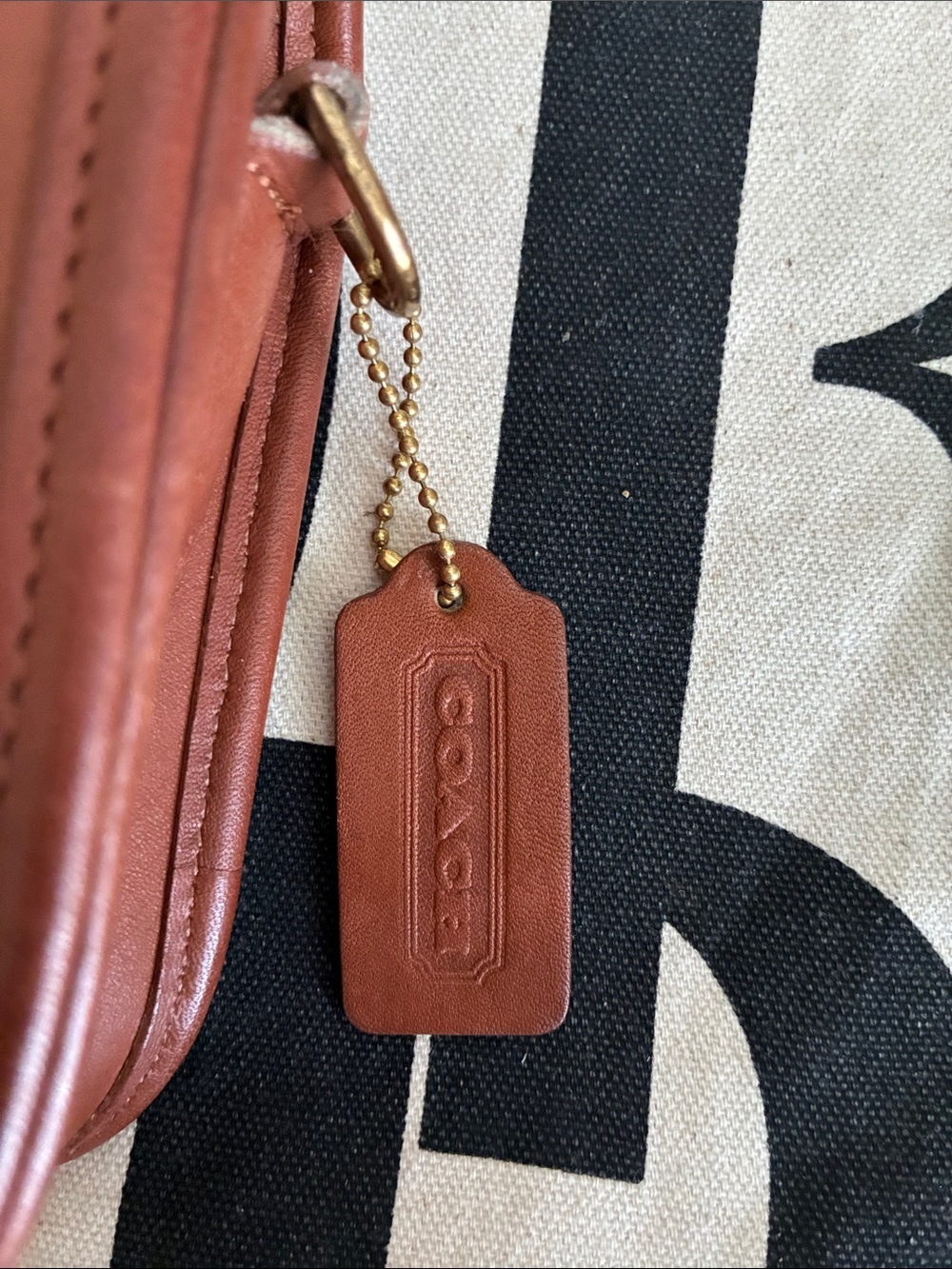 Vintage Coach Pocket Purse in British Tan - Picture 14 of 14